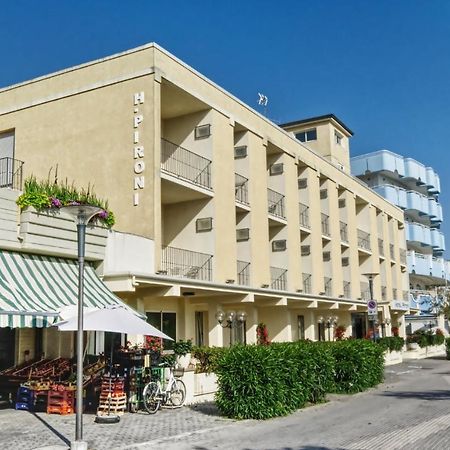 Hotel Pironi San Mauro Mare エクステリア 写真