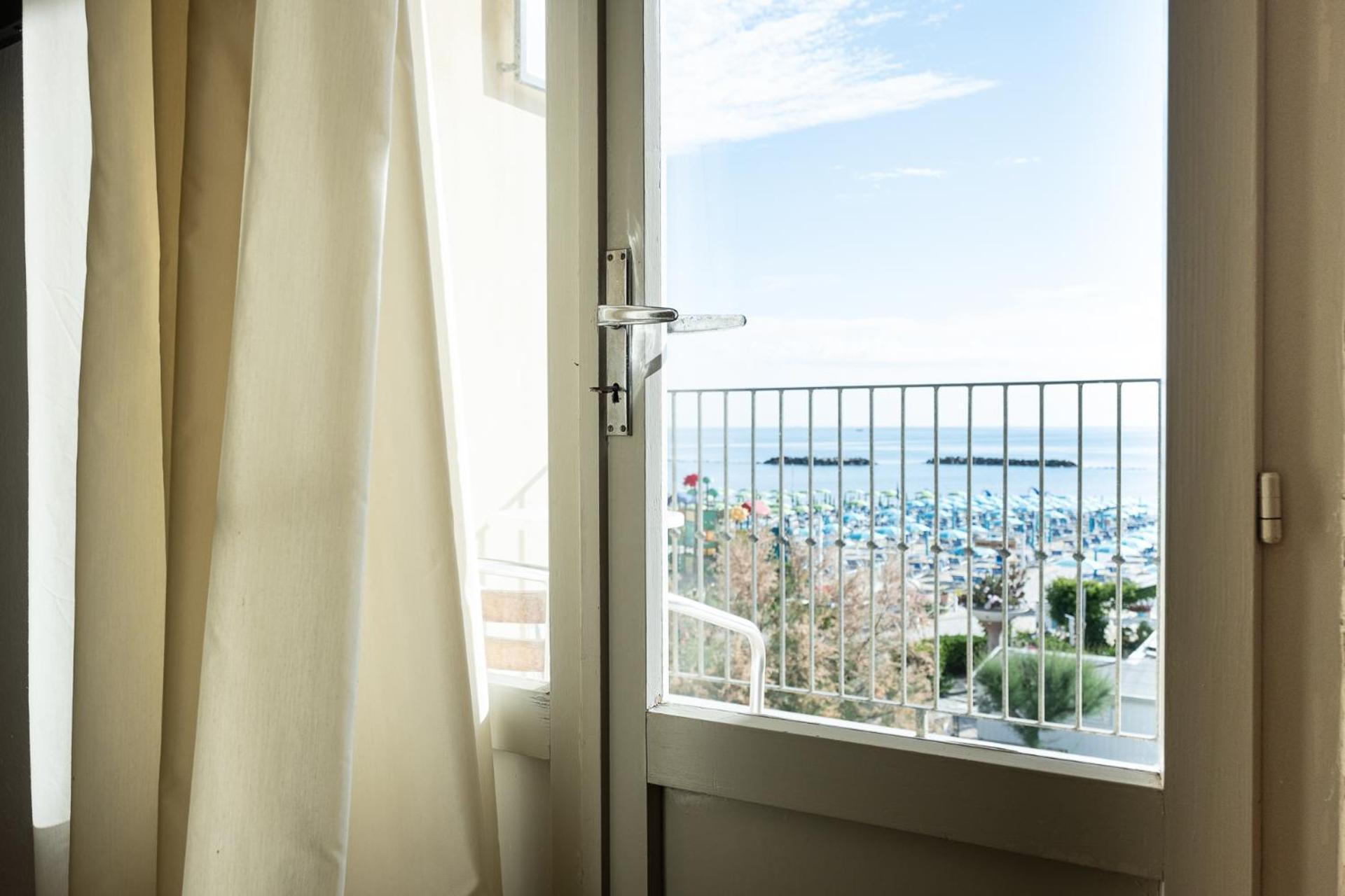 Hotel Pironi San Mauro Mare エクステリア 写真
