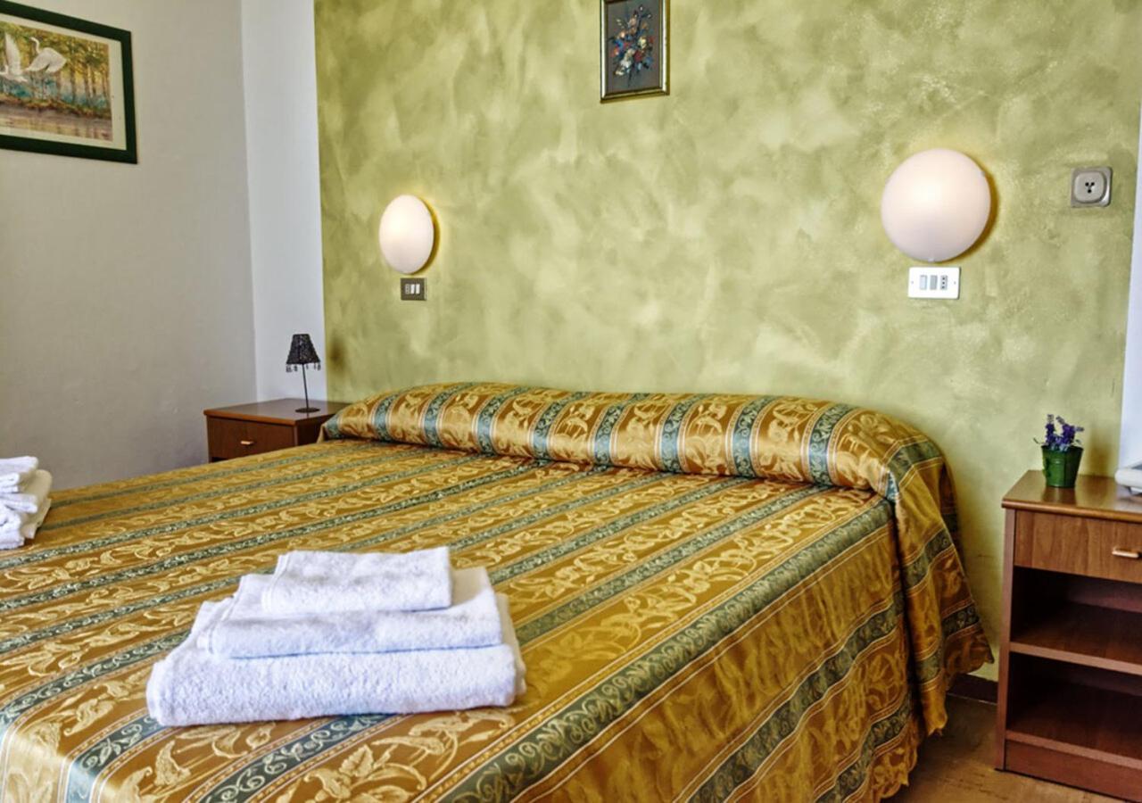 Hotel Pironi San Mauro Mare エクステリア 写真