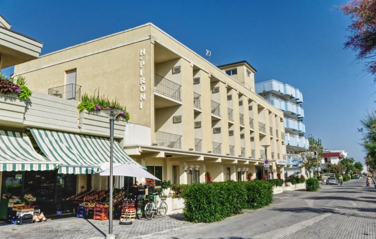 Hotel Pironi San Mauro Mare エクステリア 写真