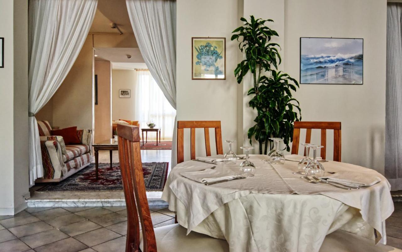 Hotel Pironi San Mauro Mare エクステリア 写真
