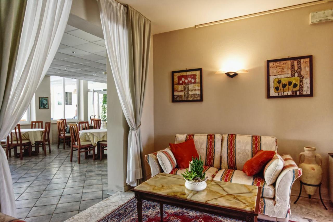 Hotel Pironi San Mauro Mare エクステリア 写真