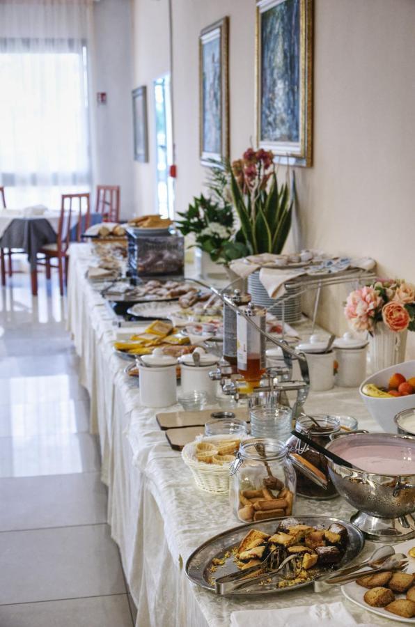 Hotel Pironi San Mauro Mare エクステリア 写真