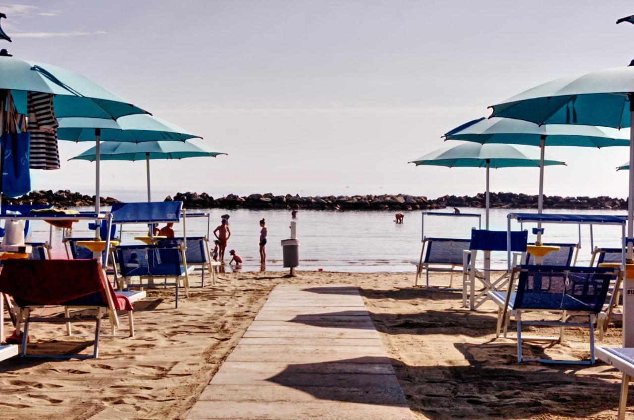 Hotel Pironi San Mauro Mare エクステリア 写真