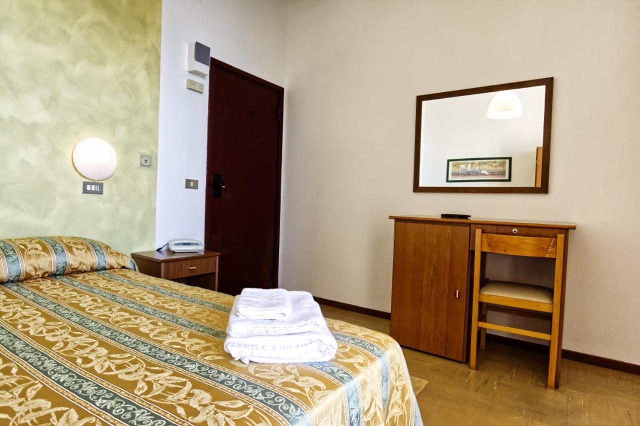 Hotel Pironi San Mauro Mare エクステリア 写真